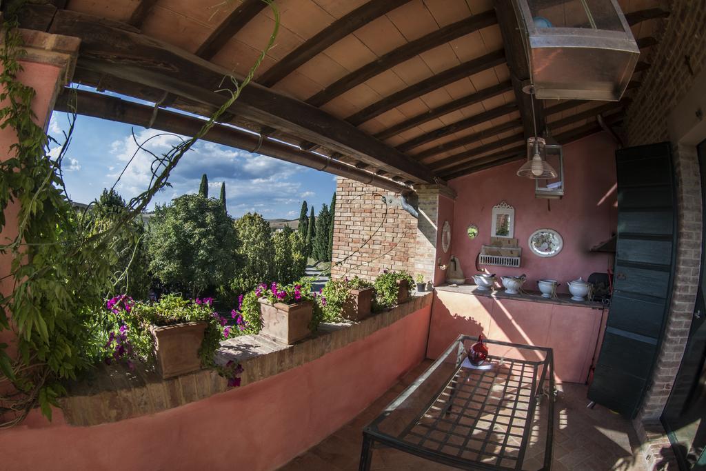 Agriturismo Sant'Alfredo モンテローニ・ダルビア エクステリア 写真