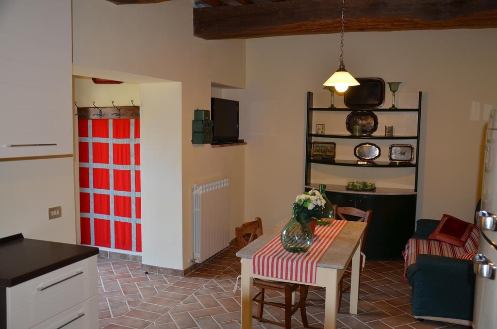 Agriturismo Sant'Alfredo モンテローニ・ダルビア エクステリア 写真