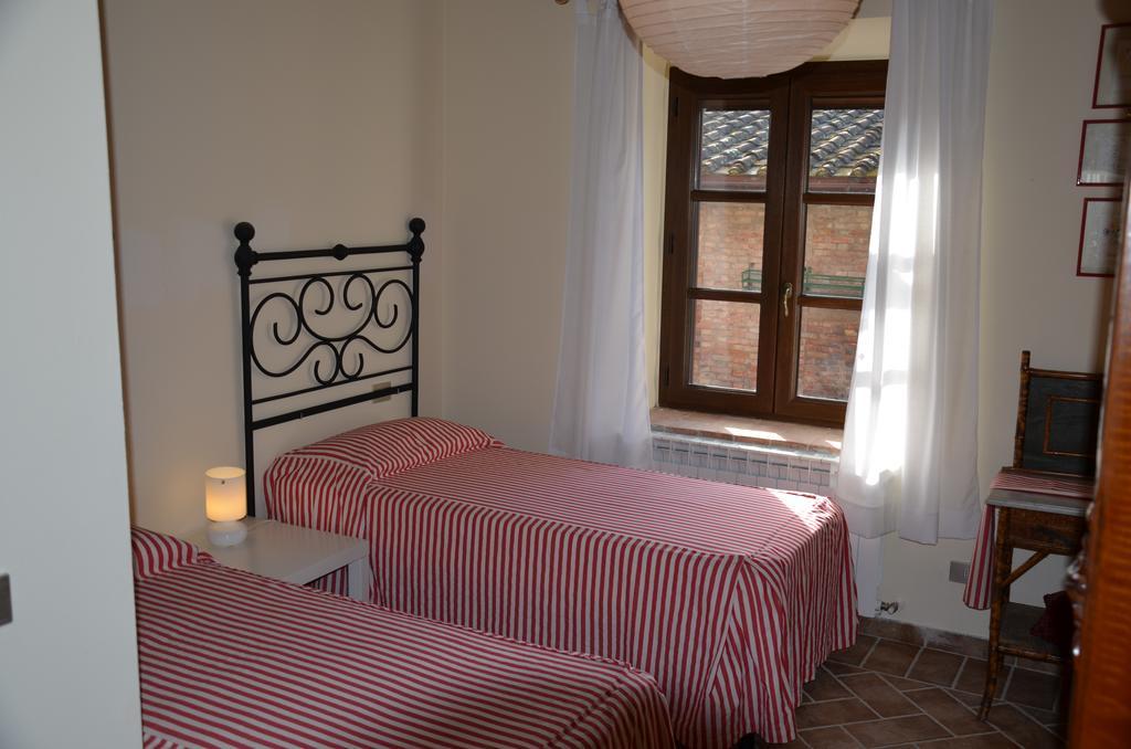 Agriturismo Sant'Alfredo モンテローニ・ダルビア エクステリア 写真